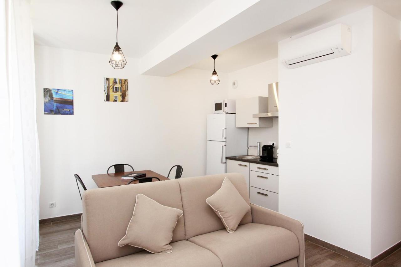 Au Coeur De La Vieille Pietonne & Citadelle Apartment
