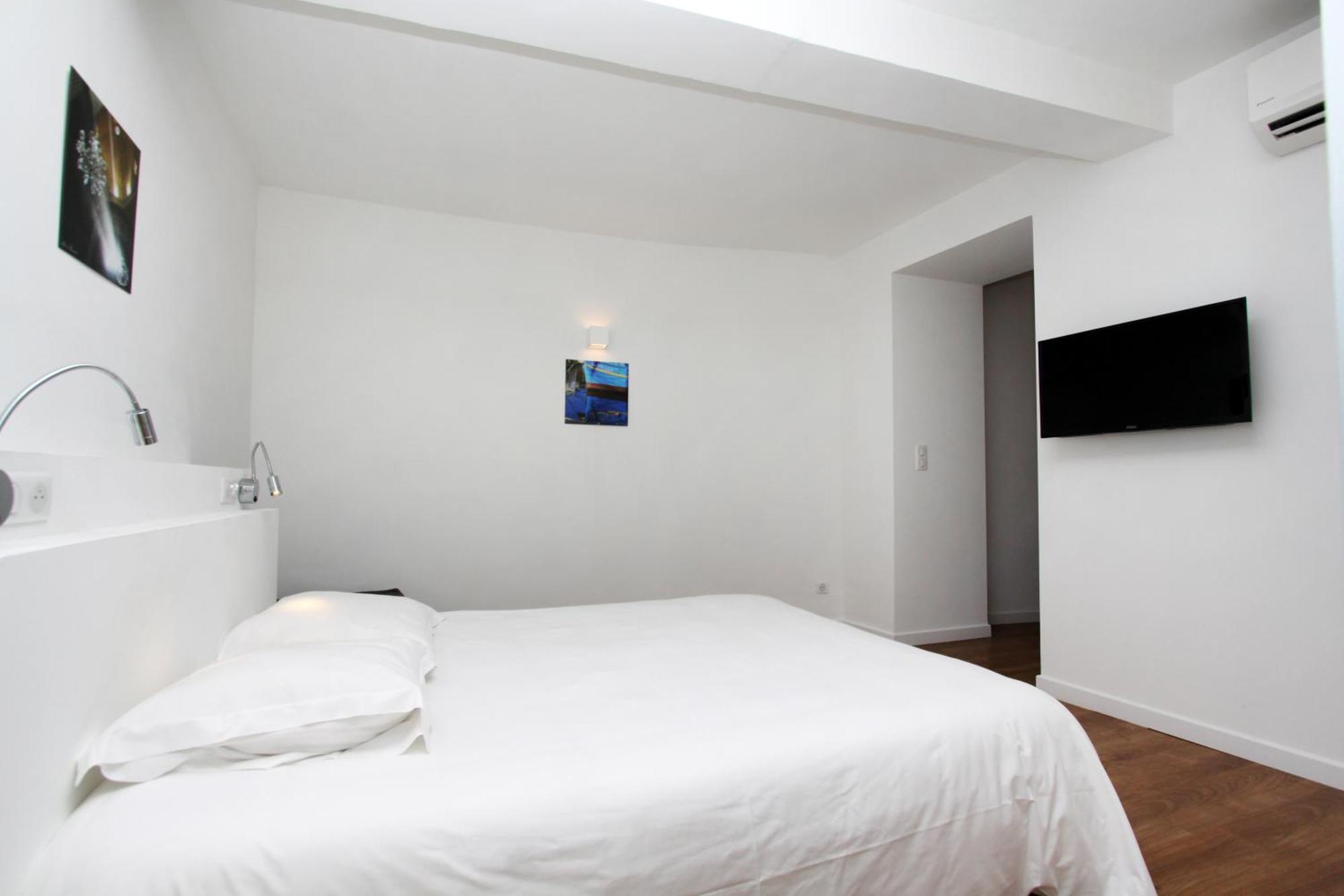 Au Coeur De La Vieille Pietonne & Citadelle Apartment