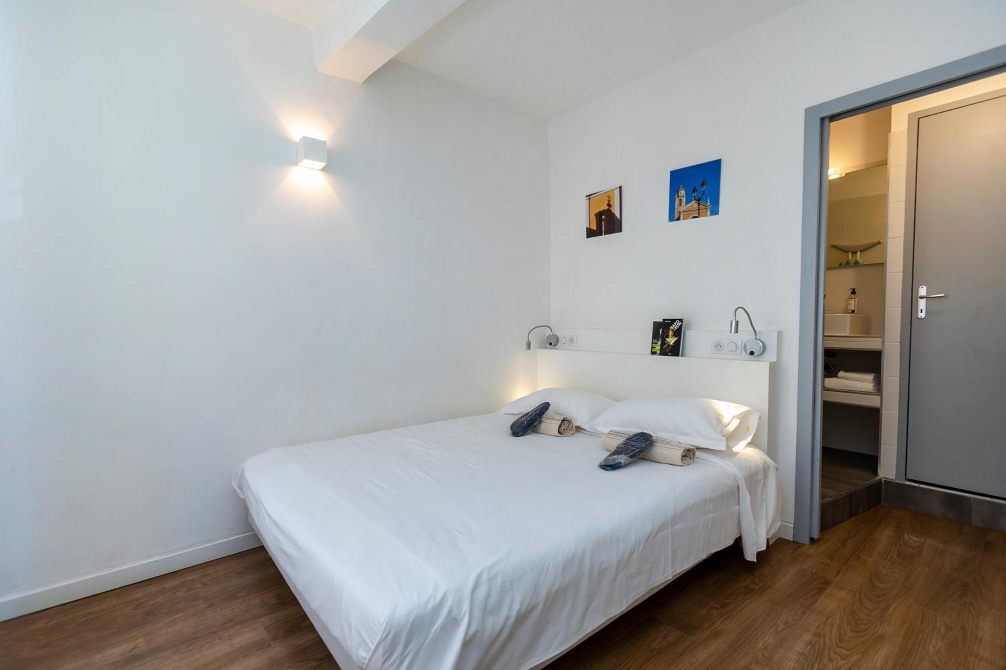 Au Coeur De La Vieille Pietonne & Citadelle Apartment *